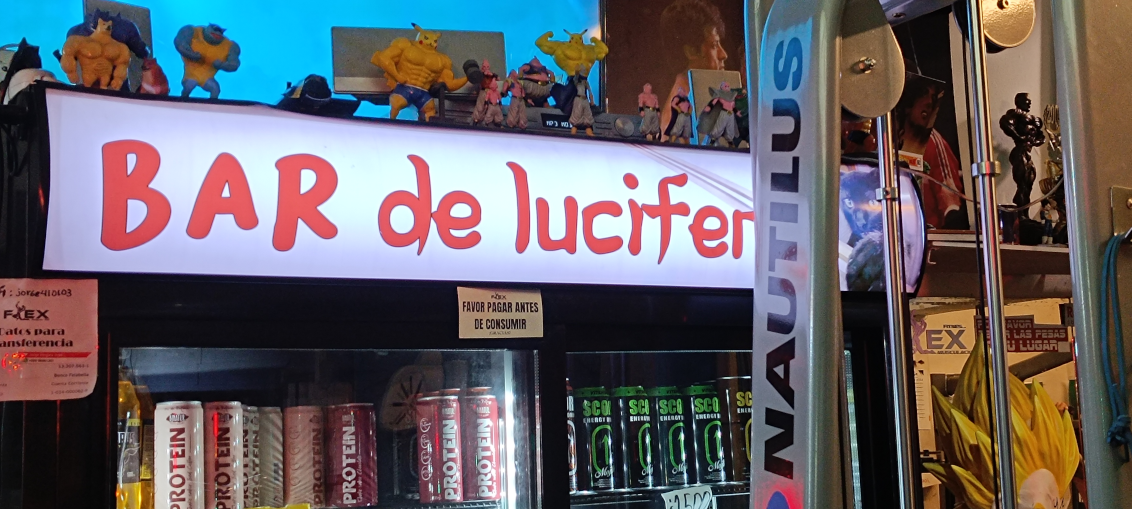 Bar de lucifer, el gato