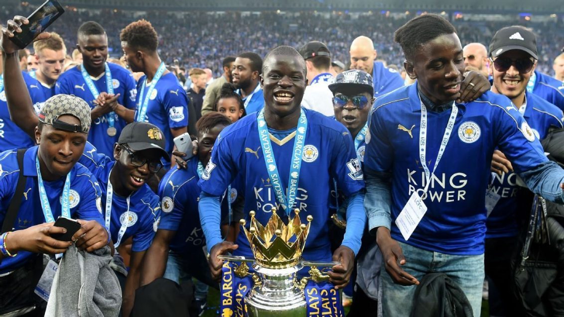 Jugador del Leicester City celebrando el título logrado el 2016. (Fuente: ESPN).