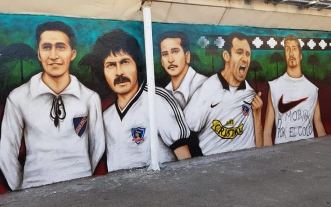 Mural con leyendas de Colo-Colo.